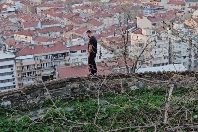 Bursa’da Tophane surlarında intihar girişimi!