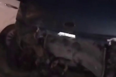 Bursa’da yamaçtan kopan kayalar araçlara zarar verdi