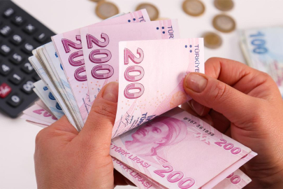 Yaşlı ve engelli aylıkları hesaplara yatırılmaya başlandı