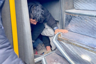 Yolcusu bulunmayan otobüsün bagajından 53 düzensiz göçmen çıktı