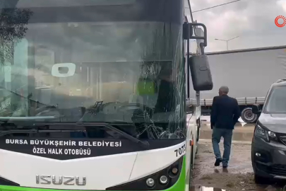 Bursa’da belediye otobüsü ile kamyon çarpıştı: 2 yaralı