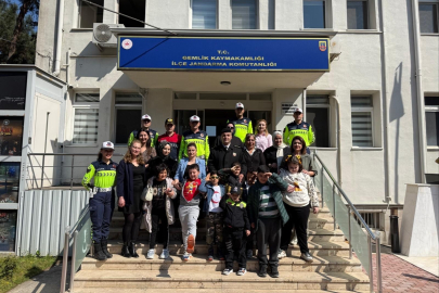 Gemlik’te öğrencilerden jandarmaya otizm farkındalık ziyareti