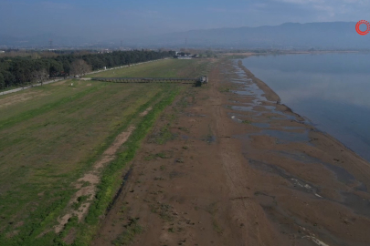 İznik Gölü alarm veriyor: Su 300 metre çekildi