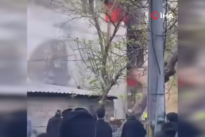 Bursa'da çatı katında korkutan yangın… Mahalleli sokağa döküldü