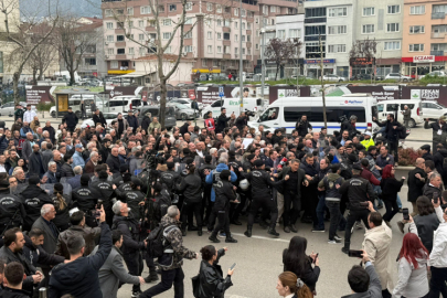 CHP'liler Ankara yolunu trafiğe kapatınca polis müdahale etti