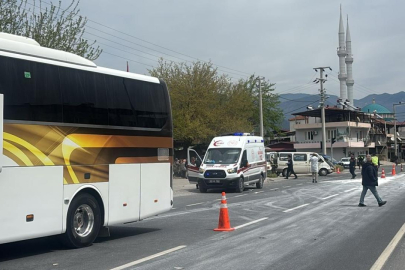 Yolcu otobüsü ile minibüs çarpıştı: 1 ölü, 3 yaralı