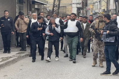 Çok sayıda kişiyi rehin alıp polise ateş açtı!