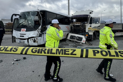 İşçi servisi ile tır çarpıştı! Karaman'daki kazada 12 kişi yaralandı