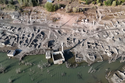 Yıllar sonra yüzeye çıkan kasaba, yeniden sular altına gömüldü!