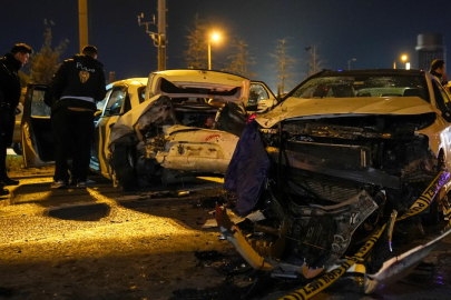 Emniyet şeridinde aracından inen sürücüye otomobil çarptı: 1 ölü