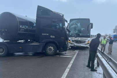 Erzurum'da 2 otobüs ile 2 tırın karıştığı kazada 5 kişi yaralandı
