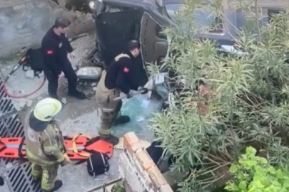 Bursa'da kaza yapan araç merdivenlerden yuvarlandı: 1 yaralı