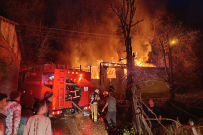 Bursa İnegöl'de tek katlı ev alevlere teslim oldu