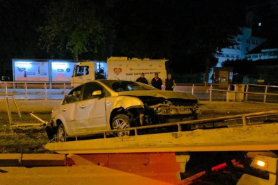 Yer: Antalya! Alkollü sürücü tramvay durağına daldı