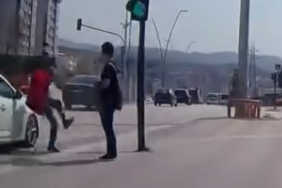 Bursa'da facia teğet geçti: Kırmızı ışıkta yola atladı