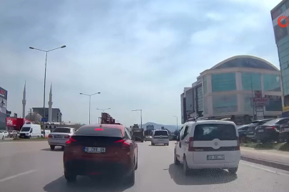 Bursa'da facia teğet geçti: Kırmızı ışıkta yola atladı