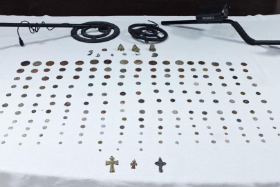 İzmir'de tarihi eser niteliğinde 203 obje ele geçirildi