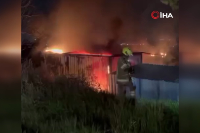 Bursa'da gece yarısı konteynır alevlere teslim oldu