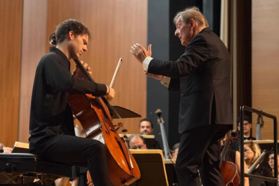 Bursa'da Prof. Dr. Ayhan Kızıl anısına konser