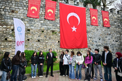 Yıldırım’da tarih dersi! Başkan Oktay Yılmaz gençlere Bursa’nın fethini anlattı