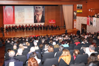 Başkan Erkan Aydın'dan anlamlı ödül takdimi