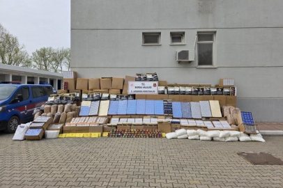 Bursa’da kaçak tütün baskını: Depo ve araçlardan servet çıktı