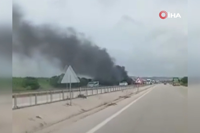 Bursa'da seyir halindeki otomobil alev aldı