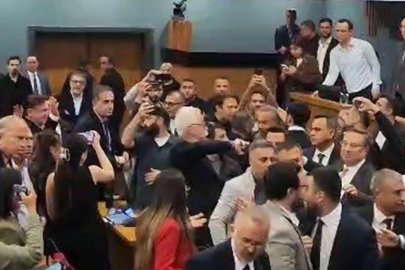 İzmir Büyükşehir Belediyesi Meclis Toplantısında arbede