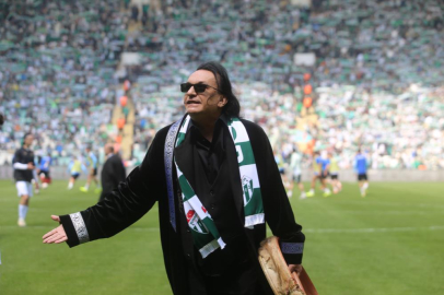 Bursaspor’a Gökhan Kırdar’dan özel beste sözü