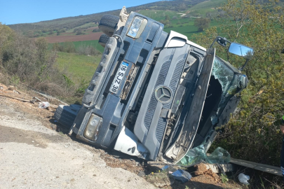 Bursa'da beton mikseri şarampole yuvarlandı