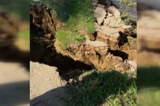 Bursa'da meydana gelen heyelan yolu parçalara ayırdı