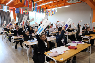 Bursa'da Türk ve Rus öğrenciler aynı masada