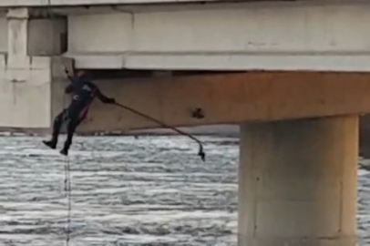 Bursa yürek ısıtan operasyon! Asılı kalan güvercin kurtarıldı