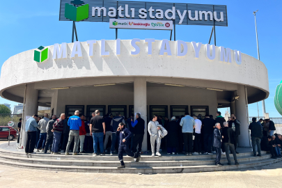 Bursaspor kombinelerine büyük ilgi... Taraftar saatlerce kuyrukta bekledi