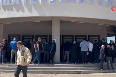 Bursaspor kombinelerine büyük ilgi... Taraftar saatlerce kuyrukta bekledi