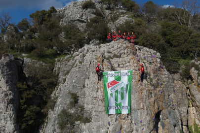 Kurtarma ekipleri, Bursaspor bayrağını zirvede dalgalandırdı