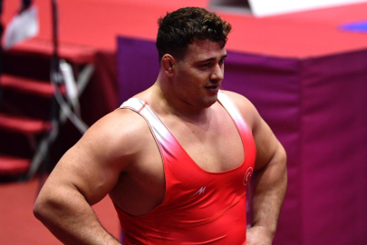 Üç milli güreşçimiz Tiran'da yarı finale yükseldi