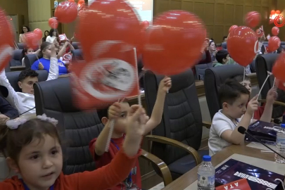 Bursa’da 23 Nisan coşkusu! Başkanlık koltuğu çocuklara emanet edildi