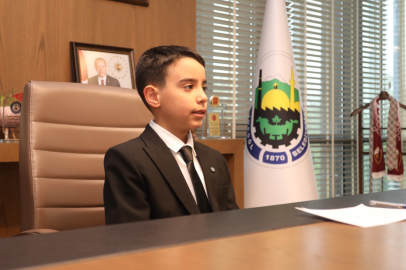 İnegöl'de başkanlık koltuğuna Umut Alp Yiğit oturdu