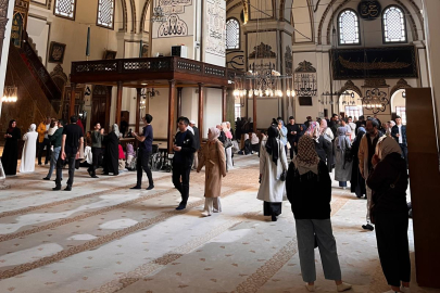 Bursa Ulu Cami’ye yoğun ilgi: Yerli ve yabancı turist akını