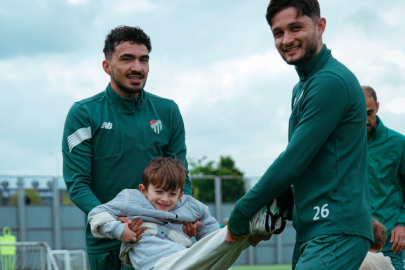 Bursaspor idmanında 23 Nisan coşkusu: Özlüce’de minik timsahlar sahaya indi