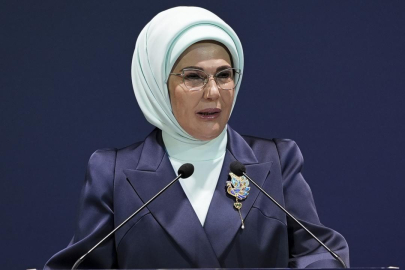 Emine Erdoğan: İnsanlık için kalbe dokunan izler bırakmalıyız