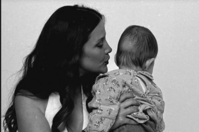 İrem Helvacıoğlu'ndan eski eşine göndermeli paylaşım