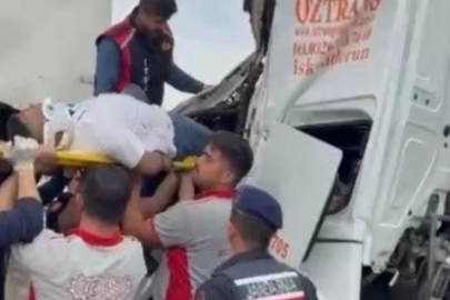 Osmaniye’de TIR OSB giriş kapısına çarptı, sürücü kabinde sıkıştı