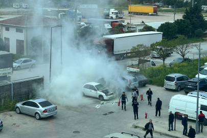 Bursa'da hastane otoparkındaki otomobil alev topuna döndü