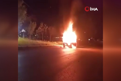 Bursa'da otomobil gece yarısı alevlere teslim oldu