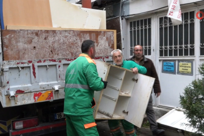 Bursa Osmangazi’de çöp eve anında müdahale!