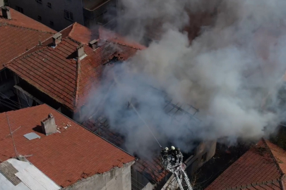 Çatı yangınında annenin dikkati faciayı önledi