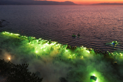 İznik sahili yeşil-beyaza boyandı