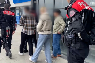 Kız kardeşini kafede bir erkekle görünce ortalığı dağıttı